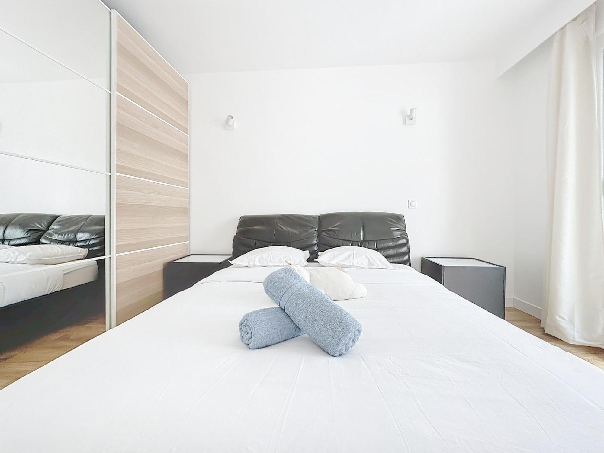 114 - Renove De Luxe Pour 4 Personnes * Parijs