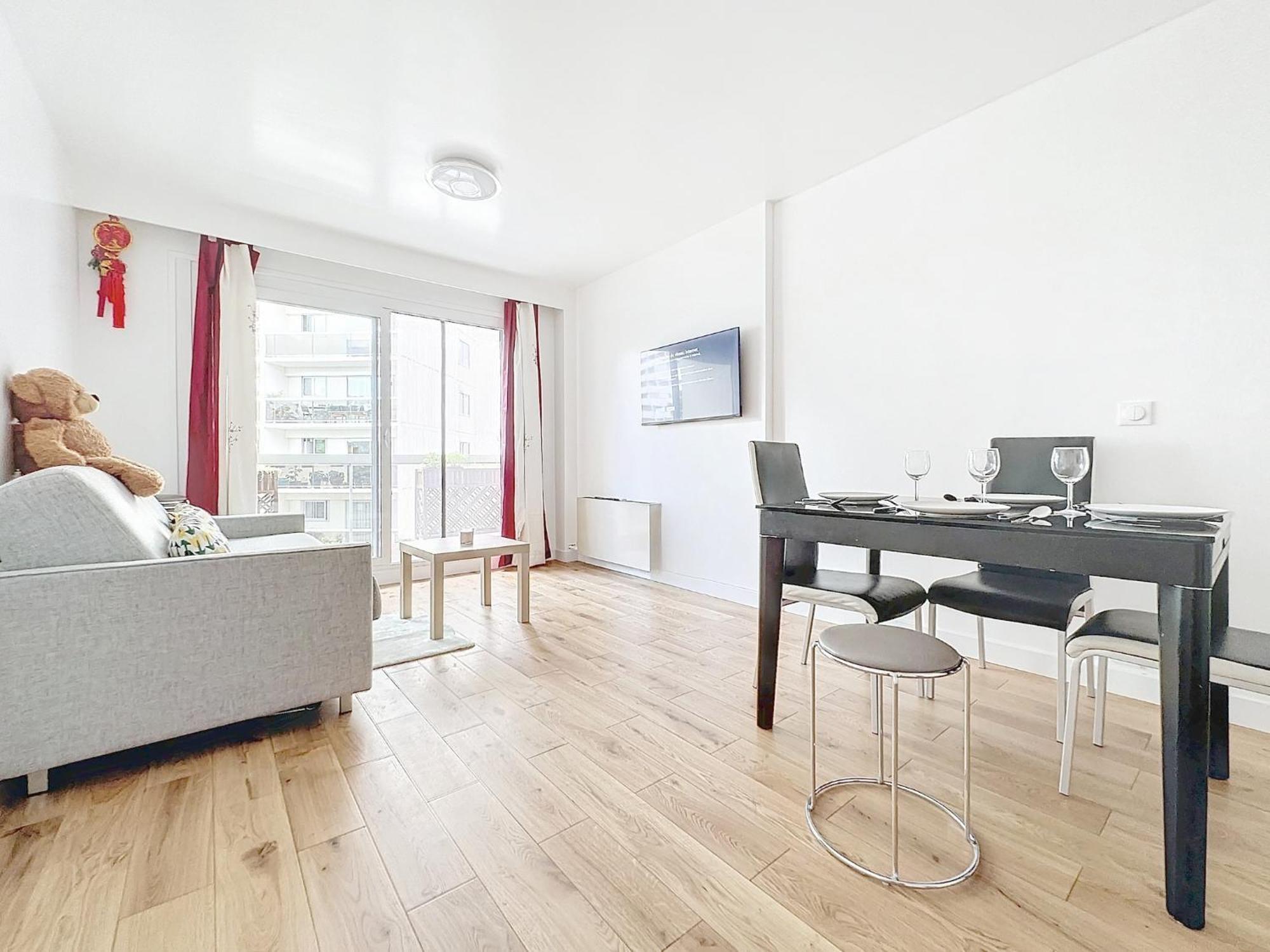 114 - Renove De Luxe Pour 4 Personnes París