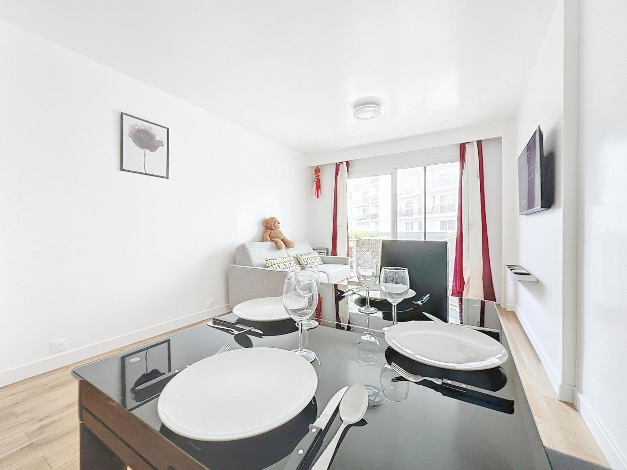 114 - Renove De Luxe Pour 4 Personnes París