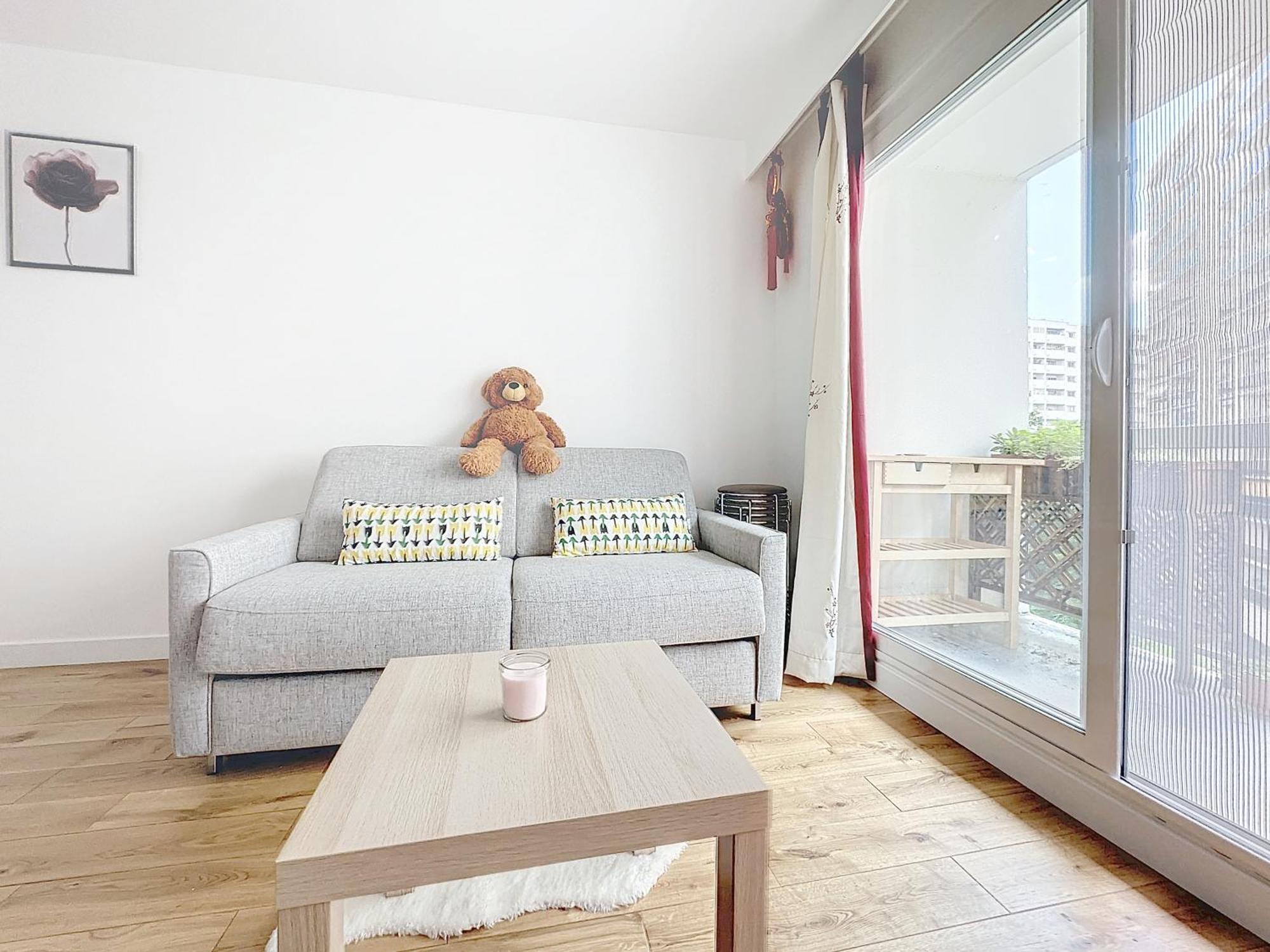 114 - Renove De Luxe Pour 4 Personnes * Parijs